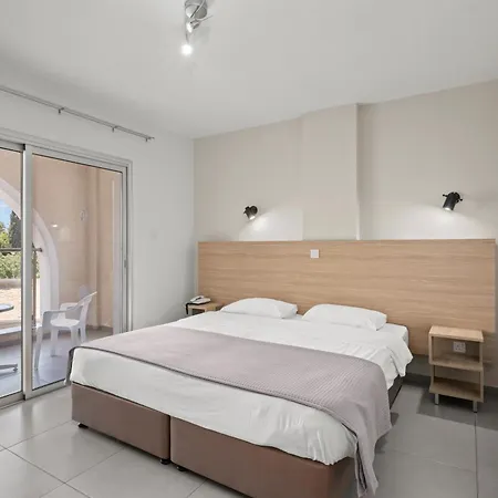 潘德里姆酒店式公寓 3* Paphos